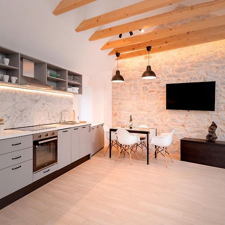 Nicely Decorated House With Top Roofed Terrace Врбоска Екстериор снимка