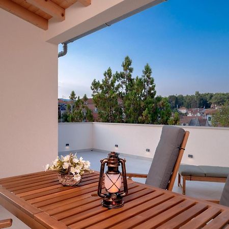 Nicely Decorated House With Top Roofed Terrace Врбоска Екстериор снимка