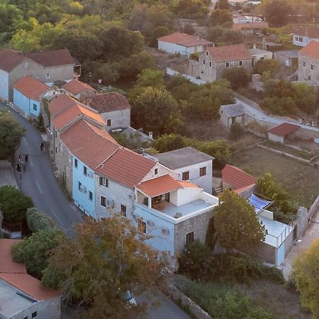 Nicely Decorated House With Top Roofed Terrace Врбоска Екстериор снимка