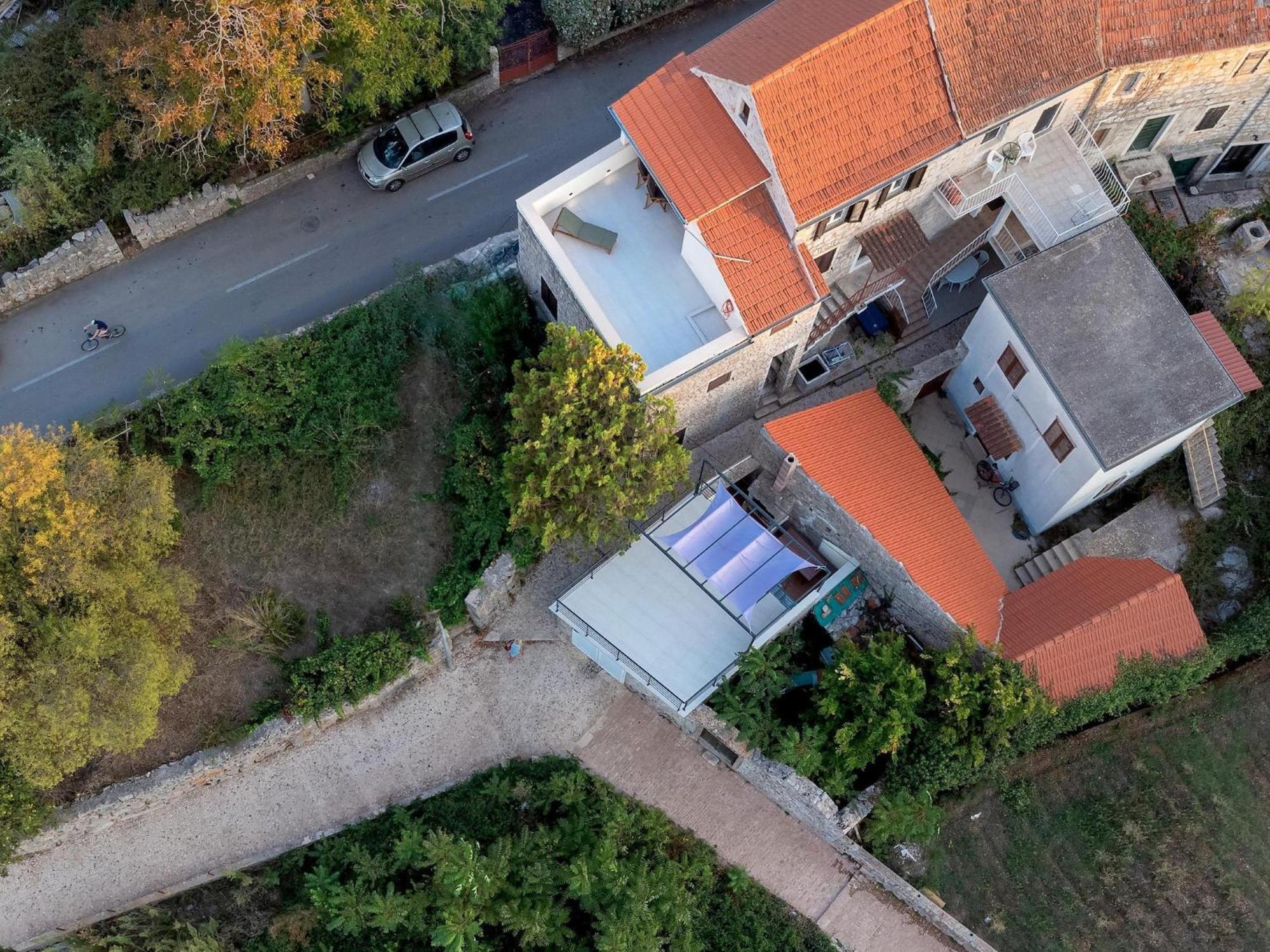 Nicely Decorated House With Top Roofed Terrace Врбоска Екстериор снимка